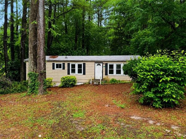 81 Wiggins Ave, KILMARNOCK, VA 22482