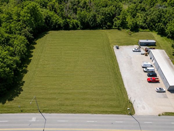 711 E 2nd Avenue , Indianola, IA 50125