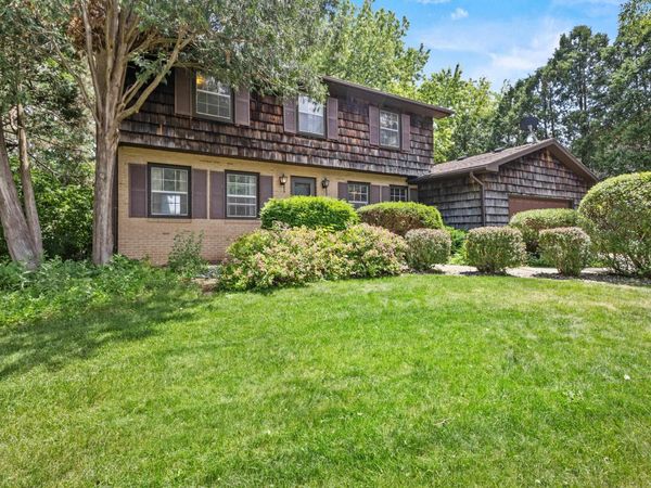 2403 Maywood Circle, Middleton, WI 53562