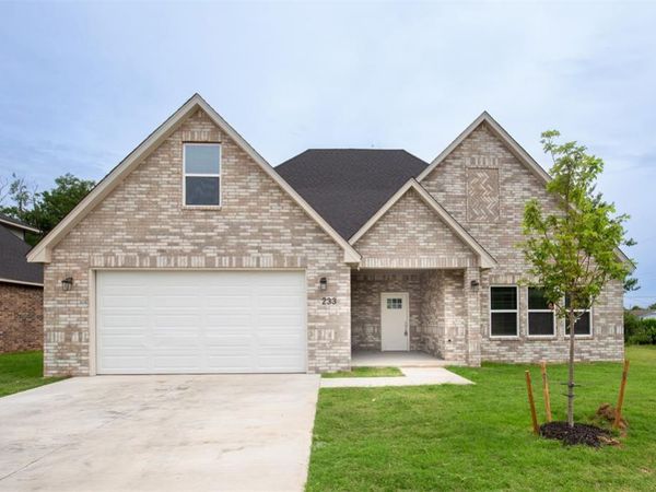 233 E Abbott Lane, Mustang, OK 73064