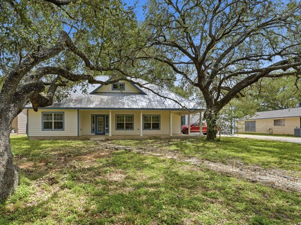 325 Sollock, Devine, TX 78016