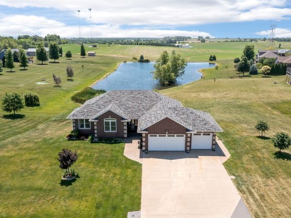 1490 Ridgeview Ave , West Liberty, IA 52776