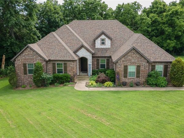 1166 Trail Bluff Drive , Fayetteville, AR 72703