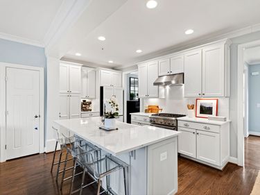 2741 Oberlin Road, Unit 101, Raleigh, NC 27608
