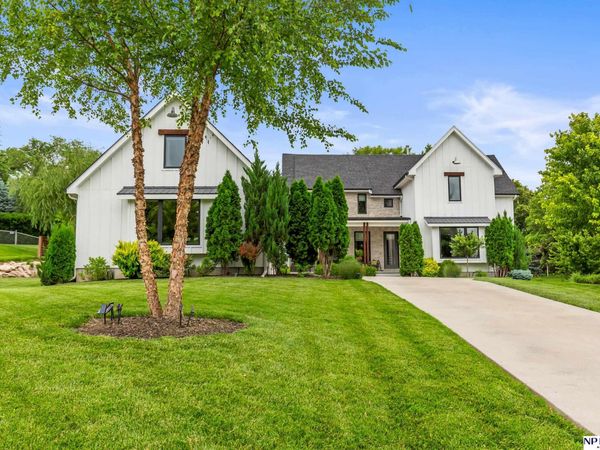 9354 Douglas Street, Omaha, NE 68114