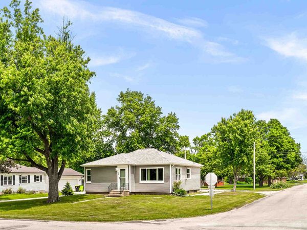 525 Grant Street , Chenoa, IL 61726