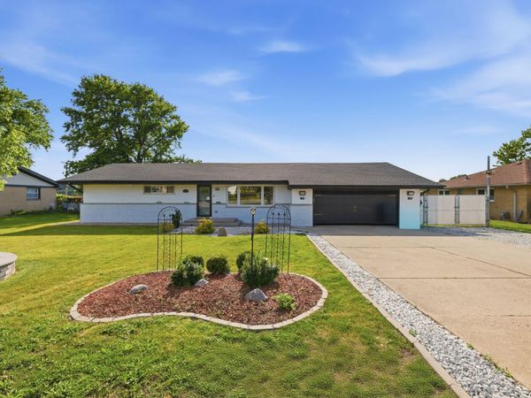 13418 S Old Orchard Lane, Lockport, IL 60441