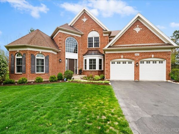 447 Lake Run Court, North Aurora, IL 60542