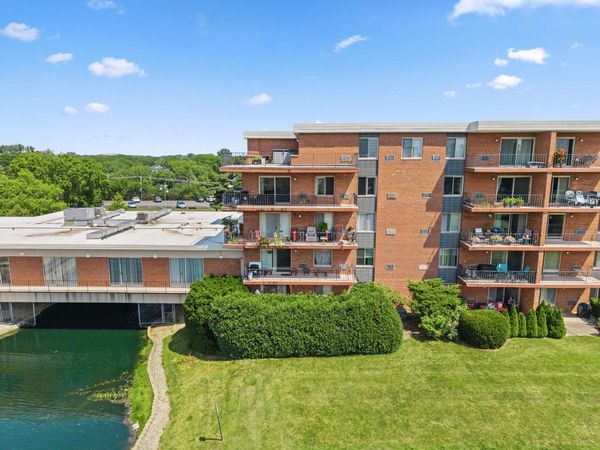 16 E Old Willow Road , Unit 424S, Prospect Heights, IL 60070