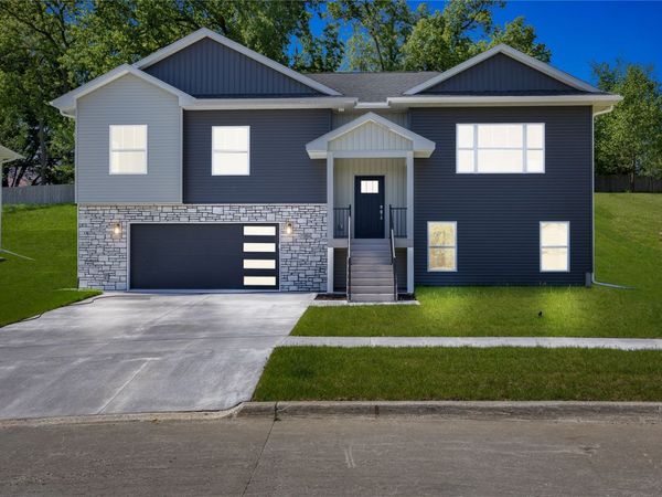 706 Silver Lane , Iowa City, IA 52245