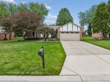 2072 Cumberland Road, Rochester Hills, MI 48307