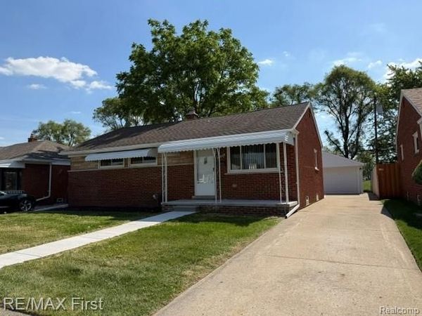 25184 Collingwood Street, Roseville, MI 48066