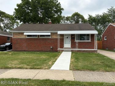 25184 Collingwood Street, Roseville, MI 48066