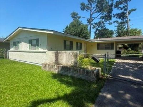 543 STRATFORD Drive , Harahan, LA 70123