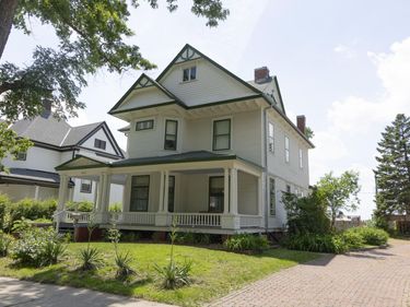 216 BLUFF Street, COUNCIL BLUFFS, IA 51503