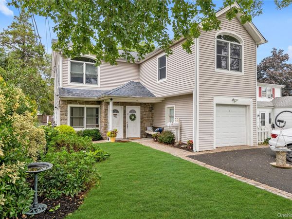 11 Nesaquake Avenue , Unit 2nd Fl, Port Washington, NY 11050
