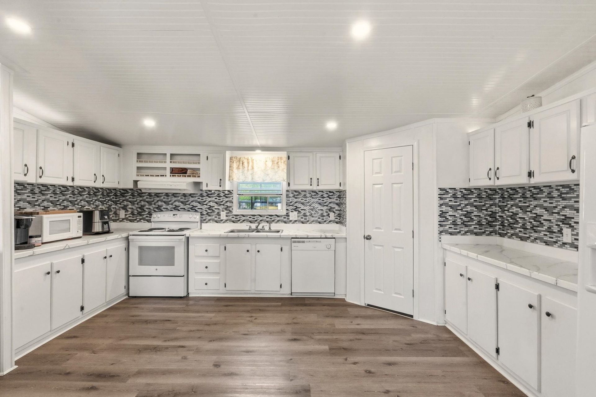 2264 Todd Dr.  Photo 7