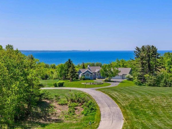5365 Windward Passage, Unit 18, Harbor Springs, MI 49740