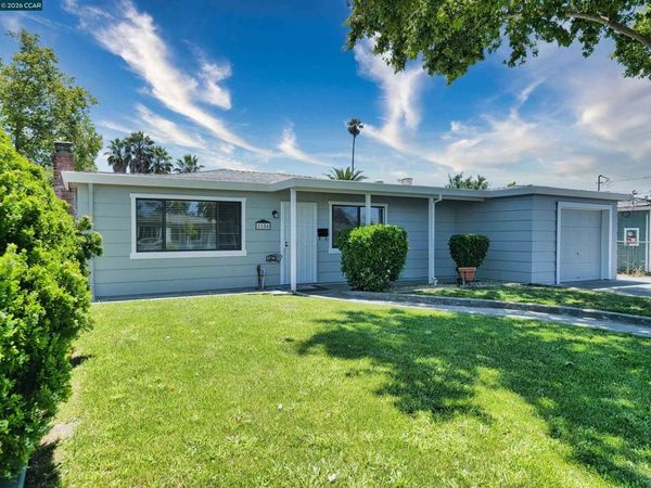 1156 Santa Barbara Dr, Santa Rosa, CA 95404