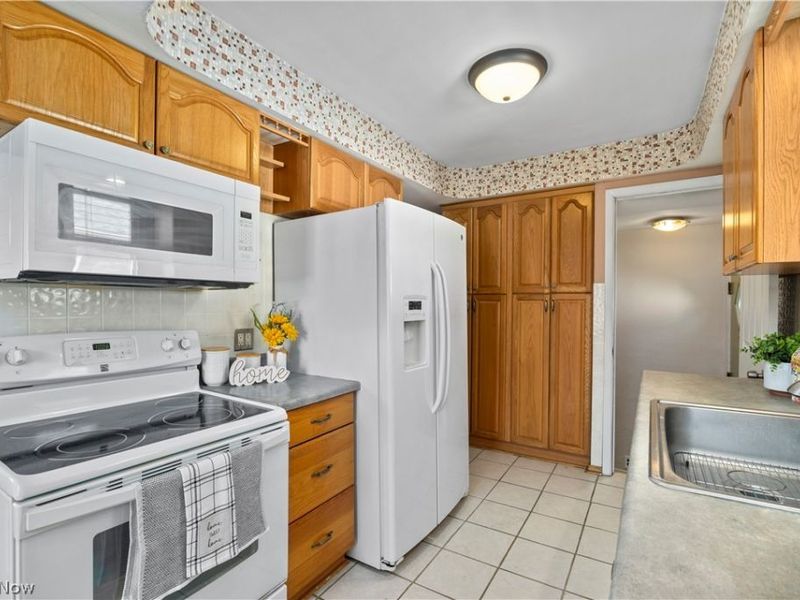 2603 Center Drive, Parma, OH 44134 Photo 4