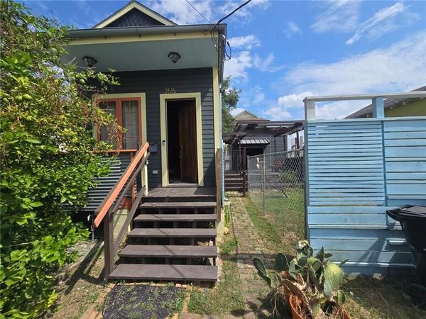 2515 UPPERLINE Street , New Orleans, LA 70115