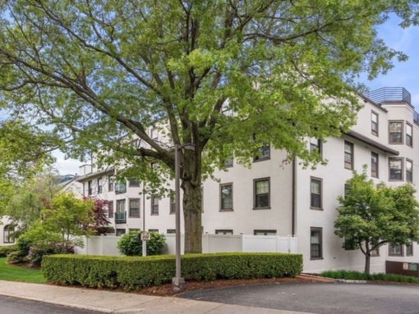 227 Summit Ave, Unit E304, Brookline, MA 02446