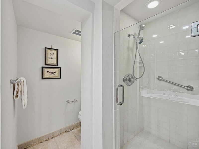 3119 N Farmcrest Drive, Cincinnati, OH 45213 Photo 33