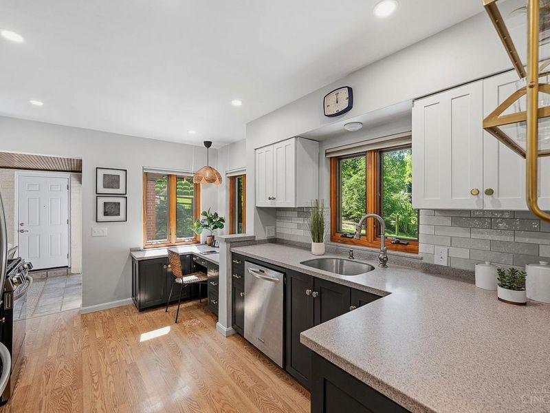 3119 N Farmcrest Drive, Cincinnati, OH 45213 Photo 8
