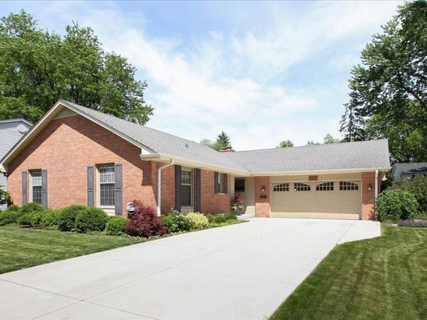 955 N Topanga Drive , Palatine, IL 60074