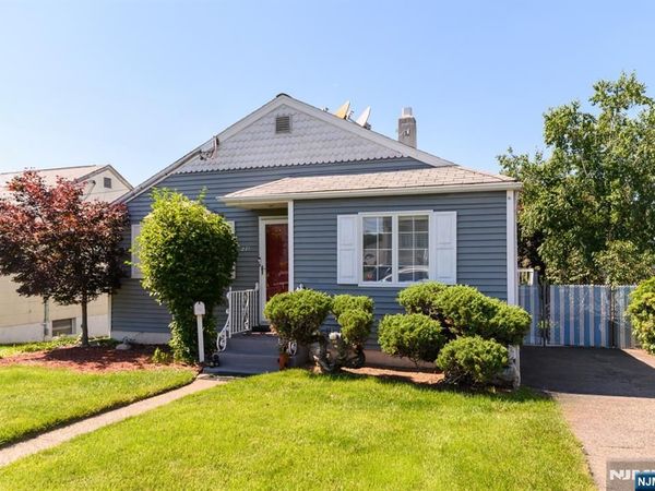 271 S Boulevard, SADDLE BROOK, NJ 07663
