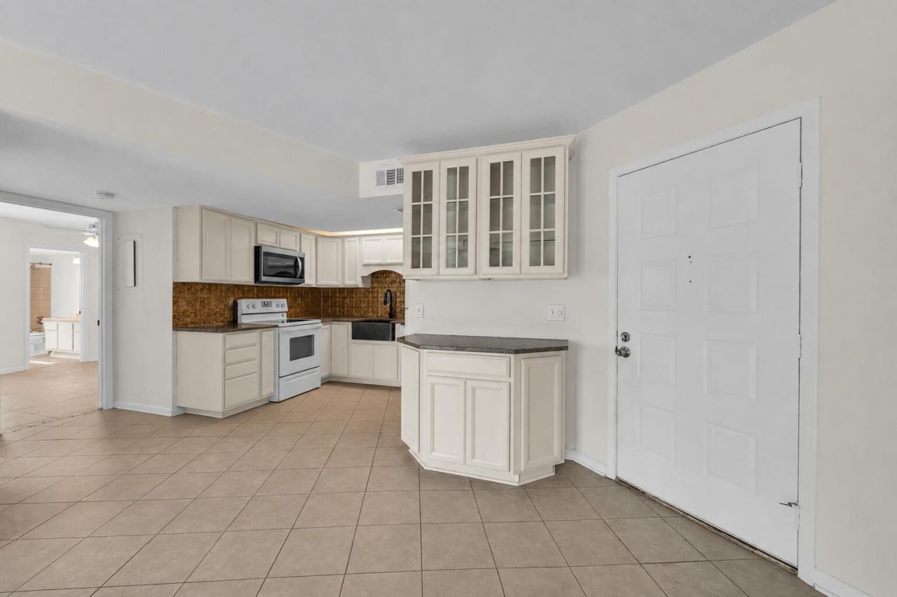 2013 NE Collins Circle, Unit 50, Jensen Beach, FL 34957 Photo