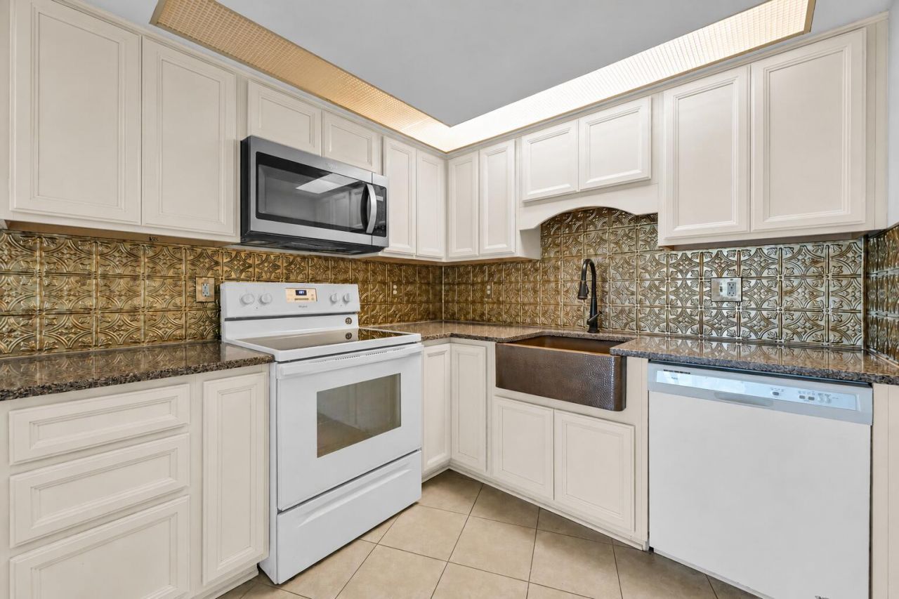 2013 NE Collins Circle, Unit 50, Jensen Beach, FL 34957 Photo