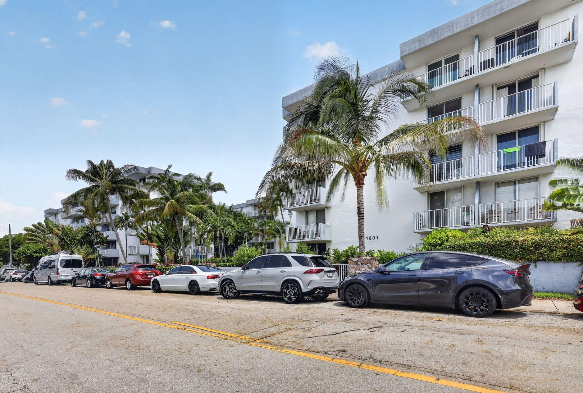 1801 S Treasure Drive, Unit 415, North Bay Village, FL 33141 Photo