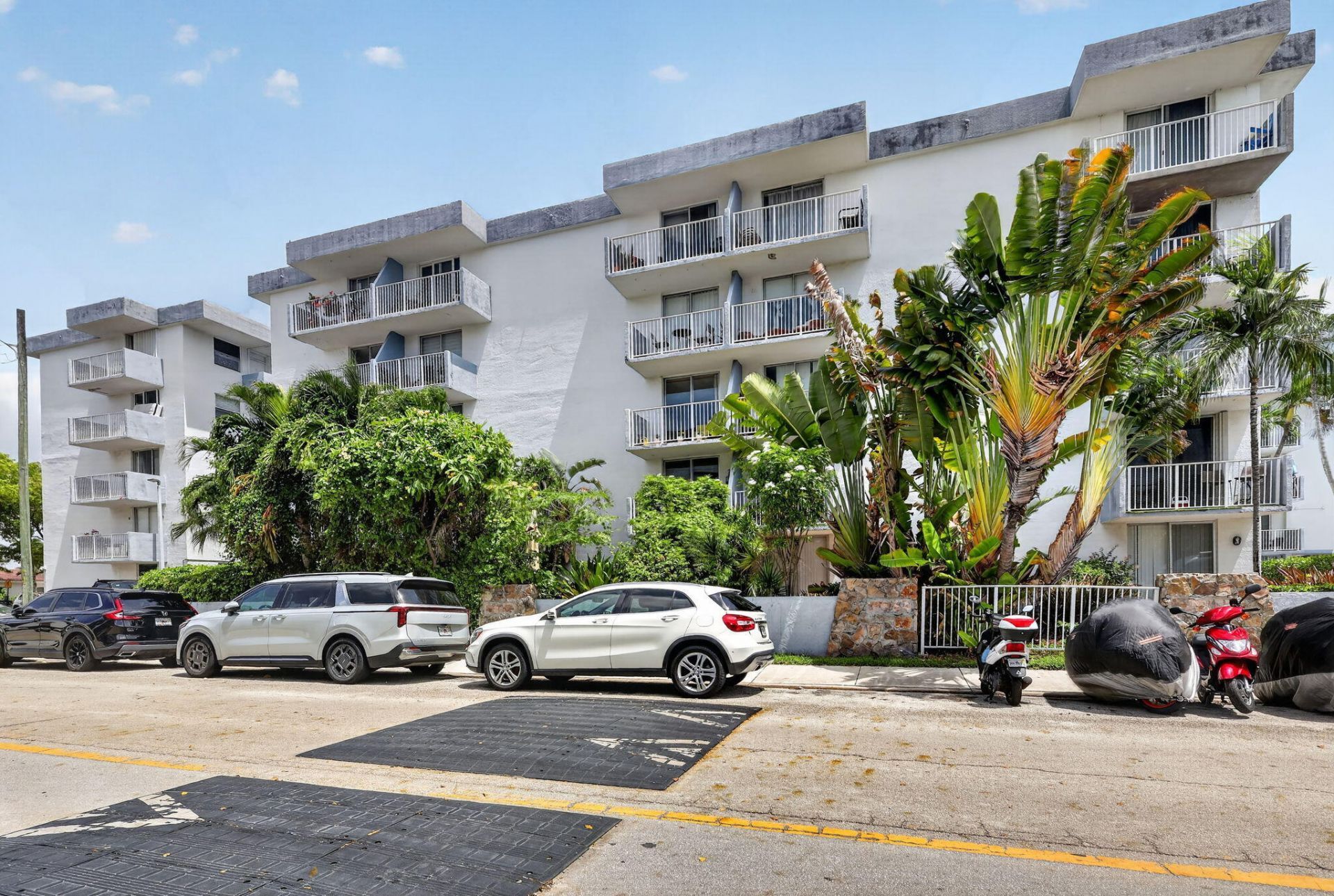 1801 S Treasure Drive, Unit 415, North Bay Village, FL 33141 Photo