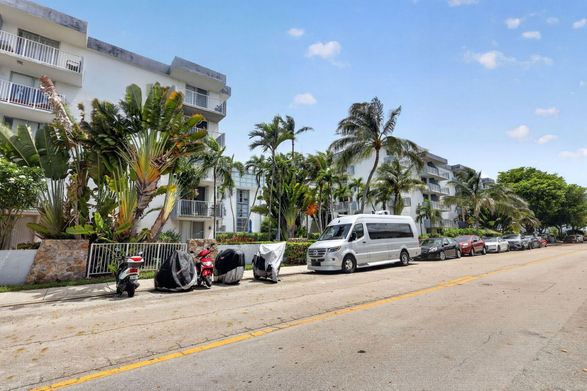 1801 S Treasure Drive, Unit 415, North Bay Village, FL 33141 Photo