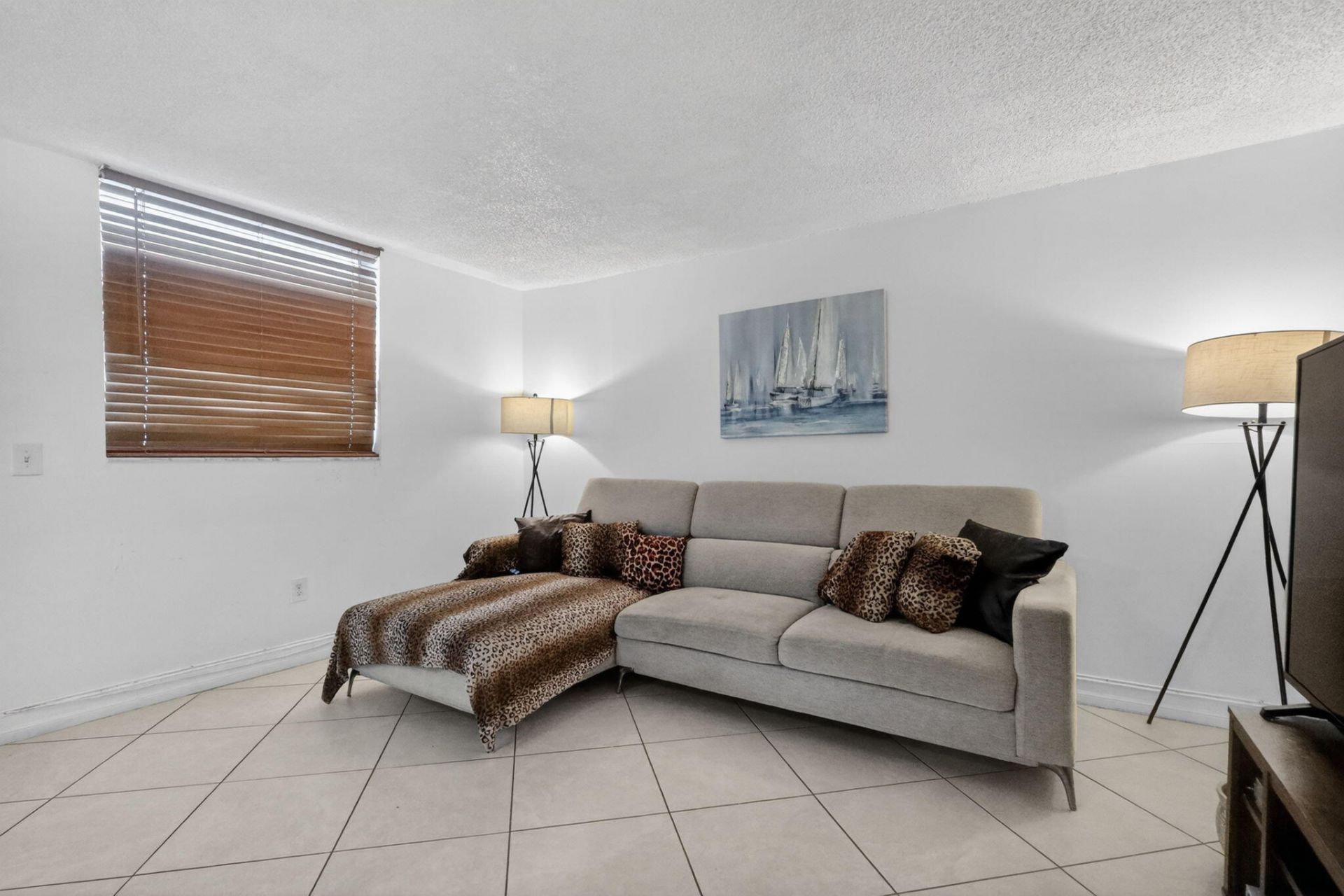 1801 S Treasure Drive, Unit 415, North Bay Village, FL 33141 Photo