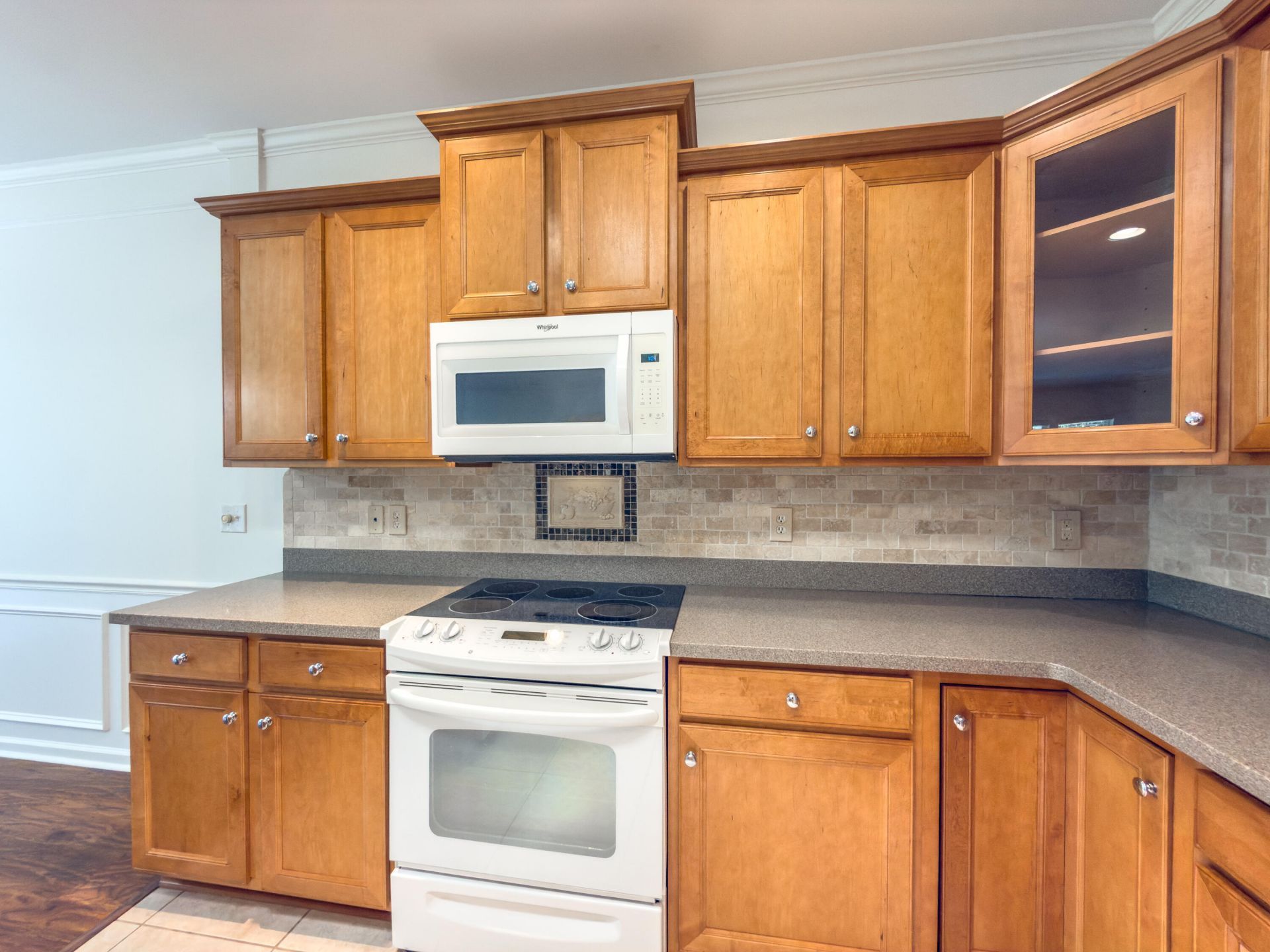 318 Oyster Bay Drive Photo 10