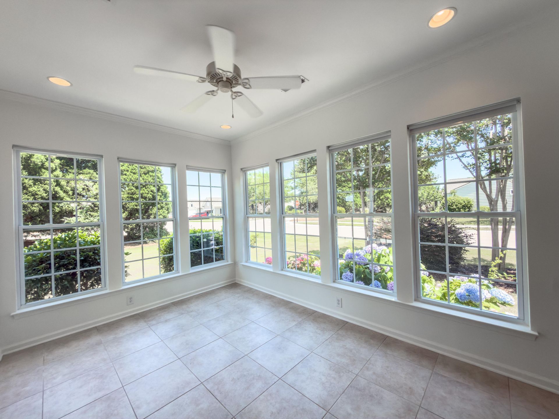 318 Oyster Bay Drive Photo 12