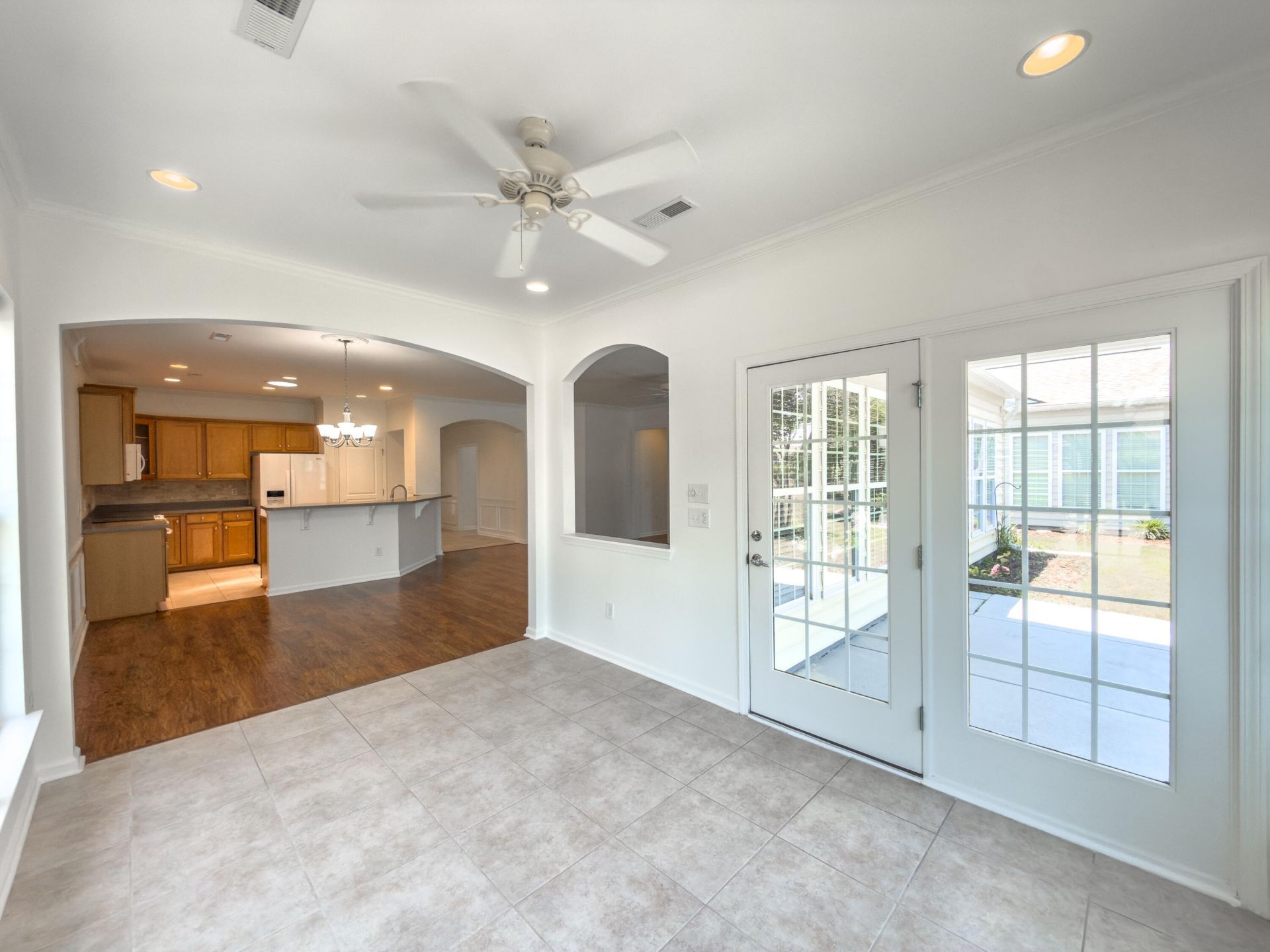 318 Oyster Bay Drive Photo 13