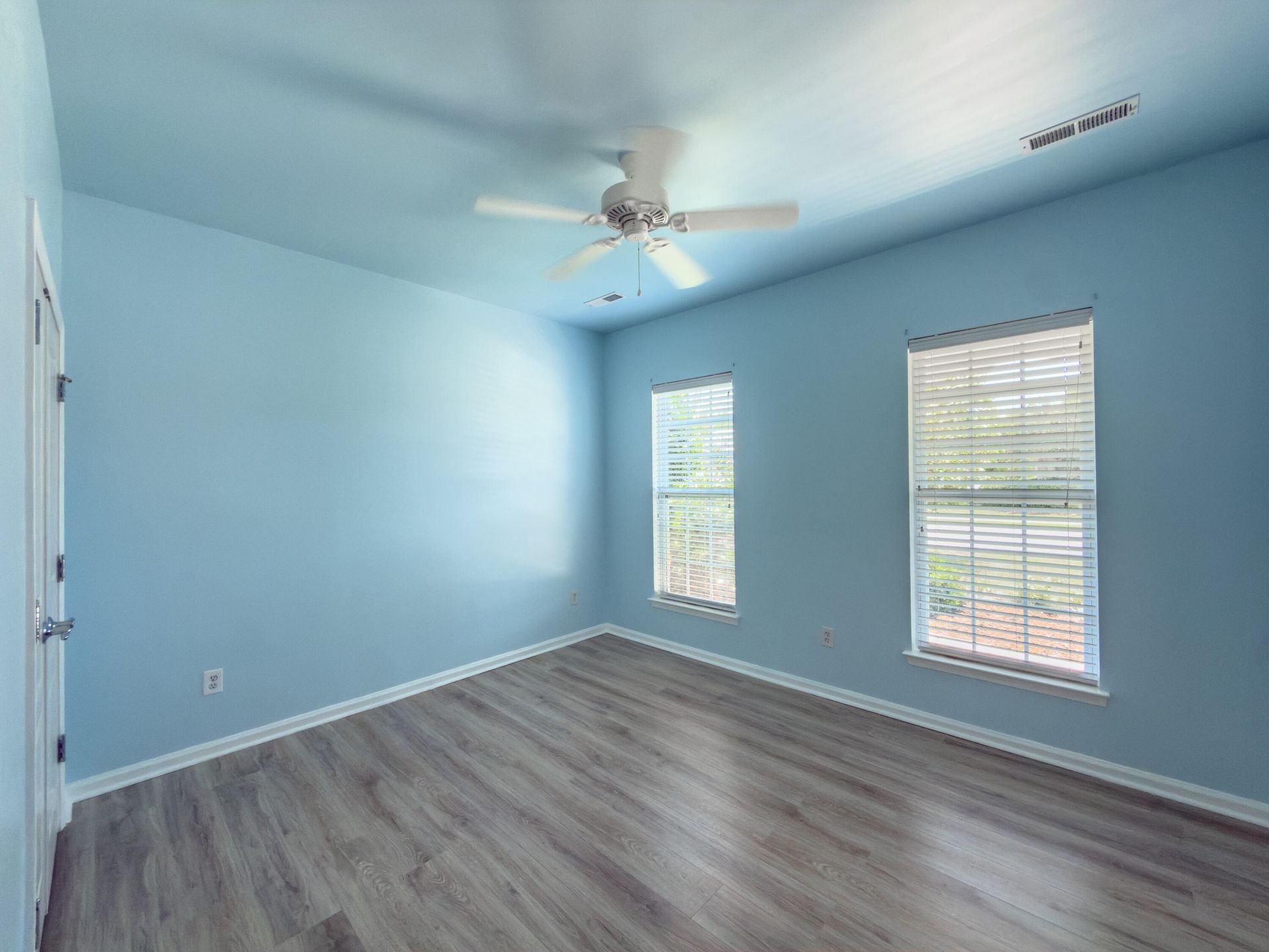 318 Oyster Bay Drive Photo 14