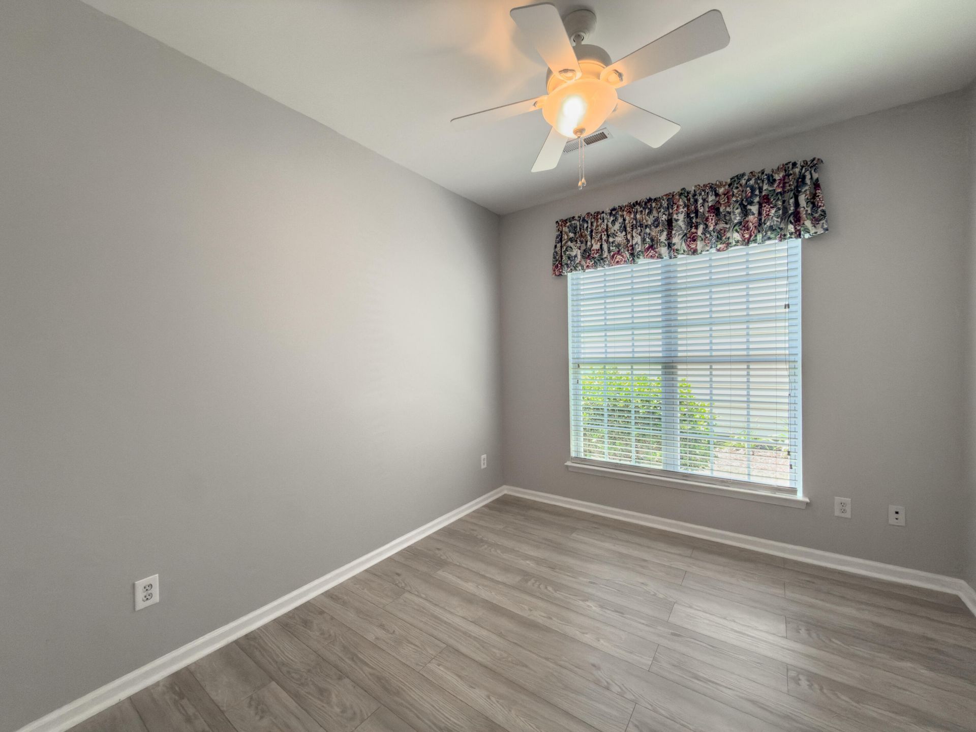 318 Oyster Bay Drive Photo 17
