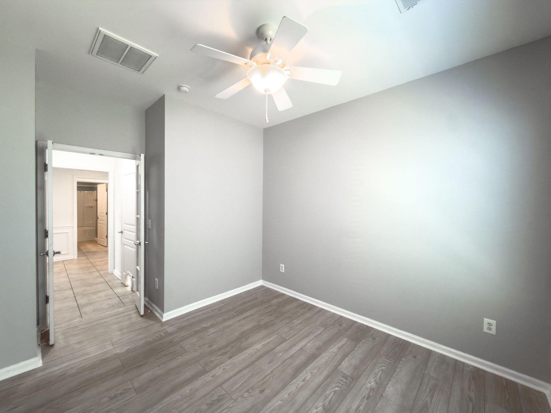 318 Oyster Bay Drive Photo 18
