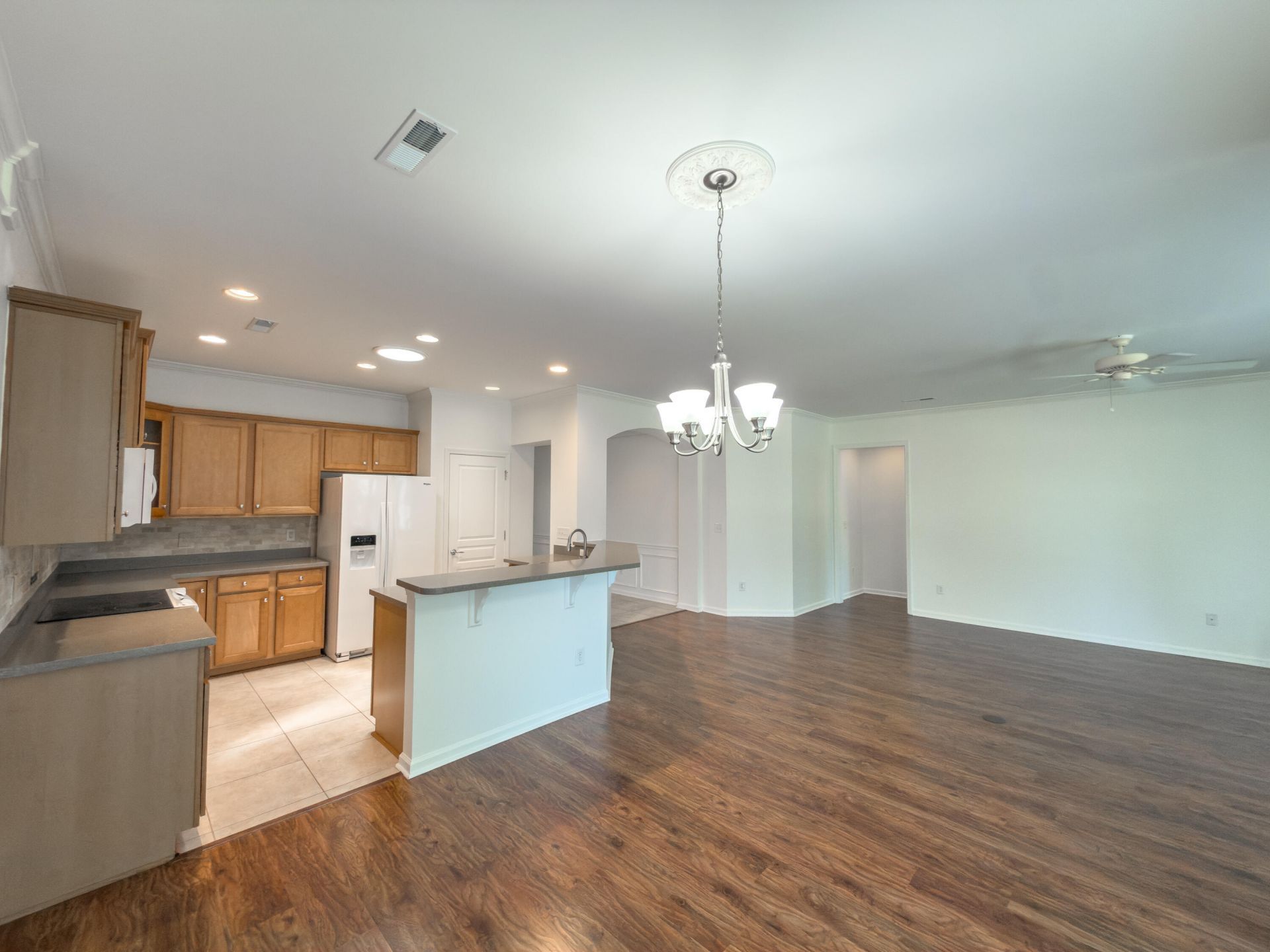 318 Oyster Bay Drive Photo 4
