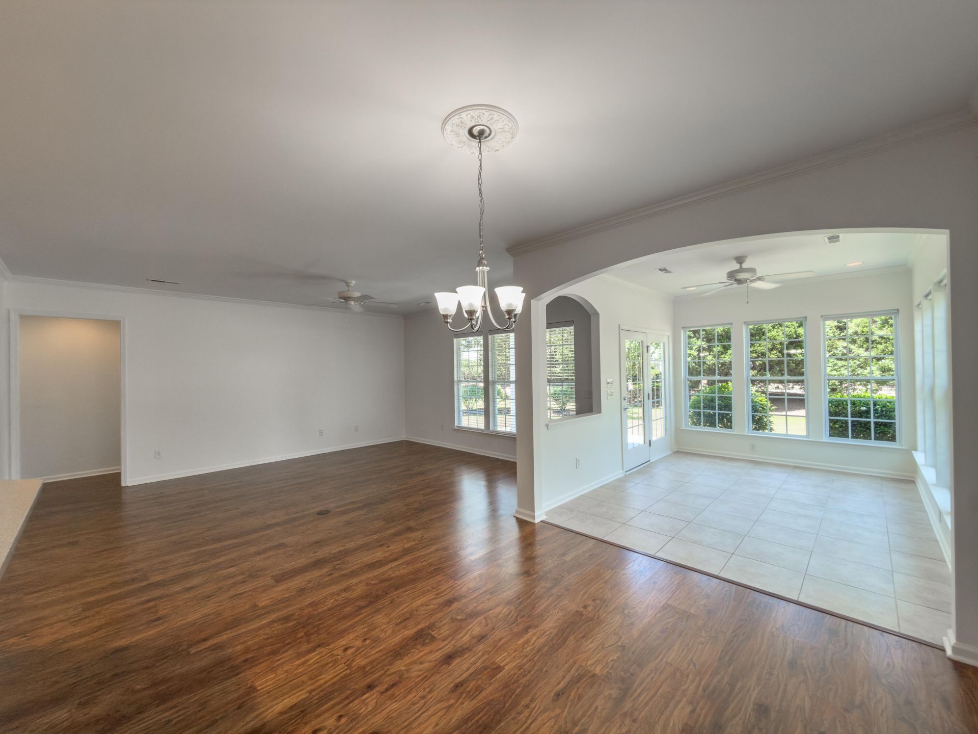 318 Oyster Bay Drive Photo 5