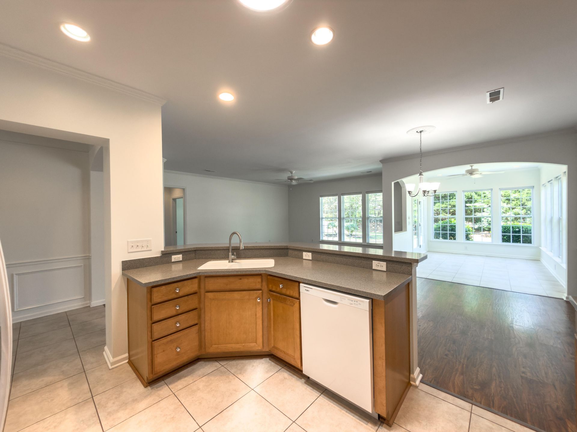 318 Oyster Bay Drive Photo 6