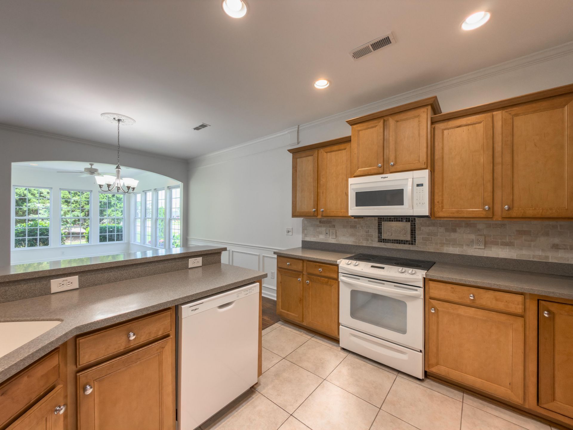 318 Oyster Bay Drive Photo 7