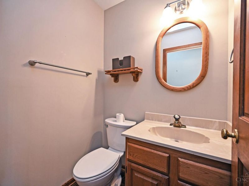 7463 Kingston Hill Court, Cincinnati, OH 45255 Photo 24