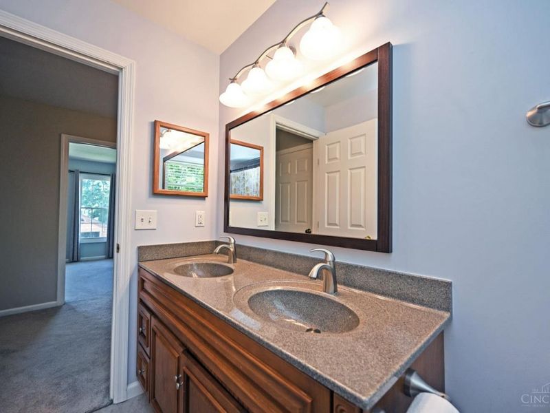 7463 Kingston Hill Court, Cincinnati, OH 45255 Photo 35