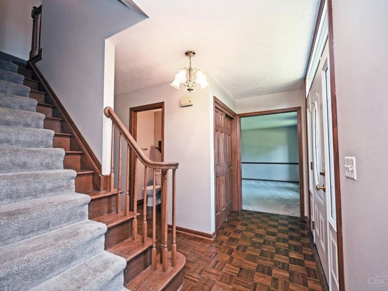 7463 Kingston Hill Court, Cincinnati, OH 45255 Photo 5