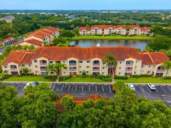 1590 S 42nd Circle, Unit 209, Vero Beach, FL 32967